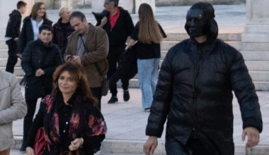 Maskirani napao SDP-ovce u Zadru i pobjegao: ‘Mi se kukavica ne bojimo’