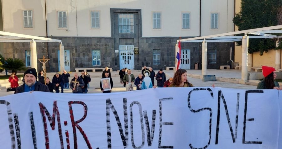 Šibenska građanska inicijativa stala nasuprot “klečavcima” i poslala poruku potpore studentima u Srbiji: Ovo nije priča o Srbiji, ovo je priča o svima nama…