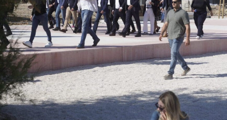 Milanović prošetao s Puljkom splitskom plažom Žnjan, a HDZ-ov Šuta komentirao: Super je šetati, to je dobro za zdravlje…