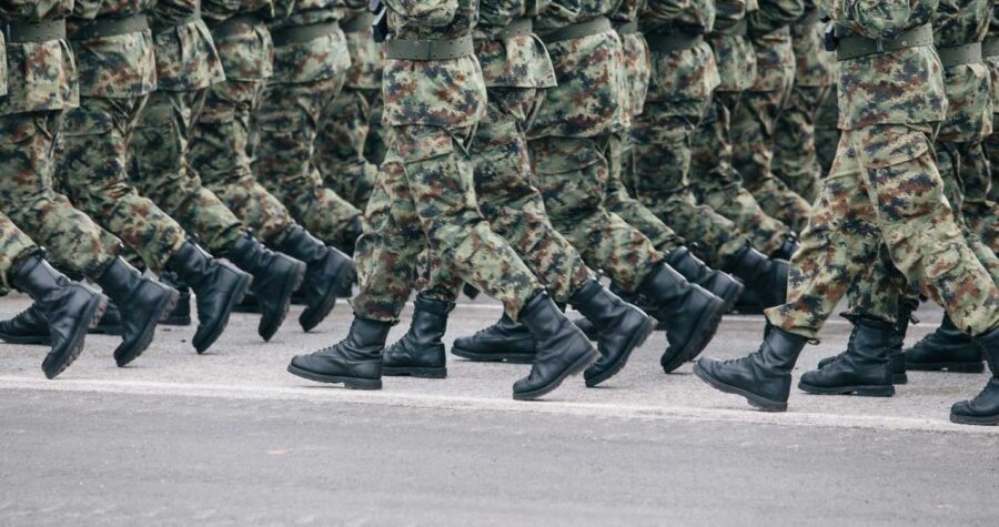 Antiratne feministkinje oštro protiv vojnog mimohoda u Zagrebu: Fascinantno za militarističko društvo, ali porazno za građansko društvo. Čemu i kome danas demonstrirati vojnu moć?