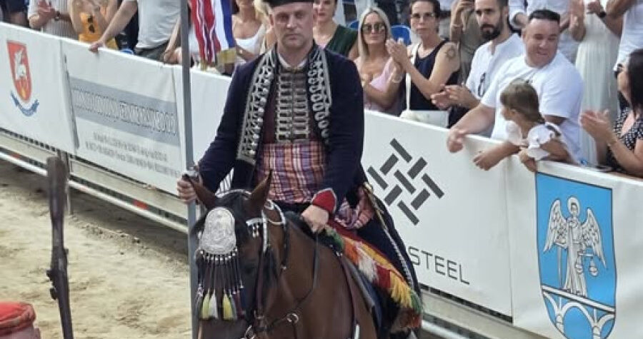 310. Sinjska alka, drugi put: Državni vrh izostao, ni Plenkovića, ni Milanovića, a bogme ni Sanadera…