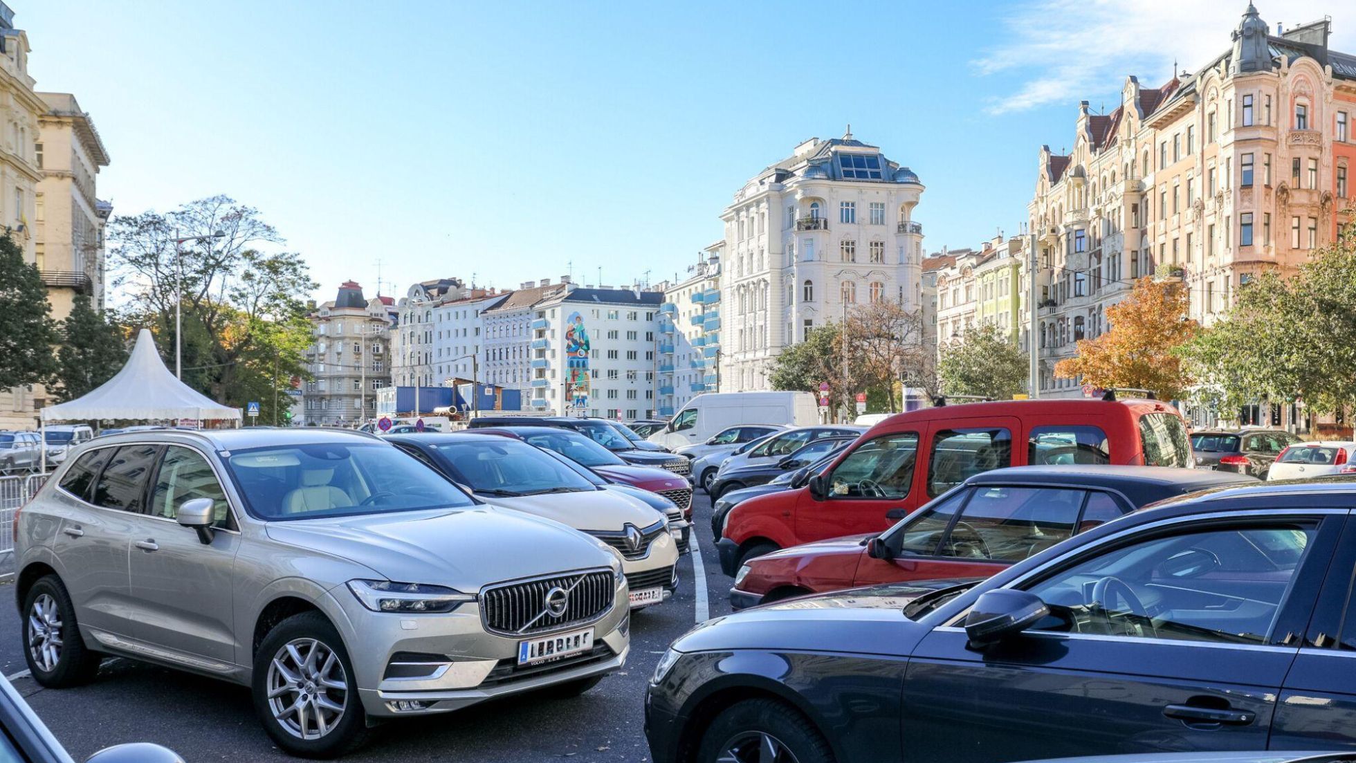 Parkplatz mit Autos am heutigen Naschmarkt