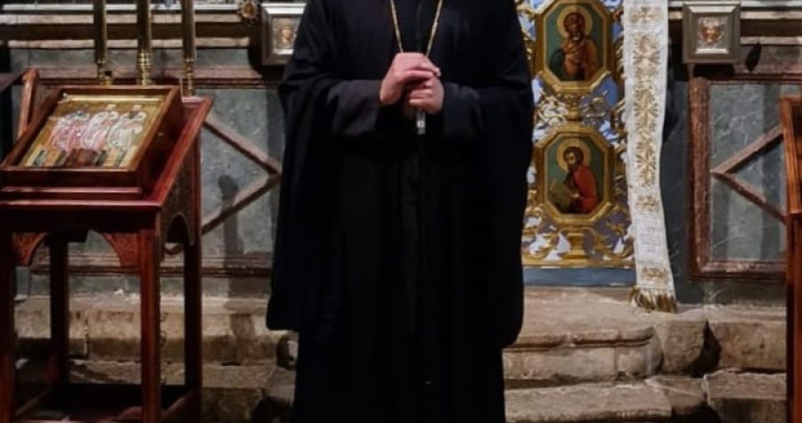 Mitropolit dalmatinski Nikodim ogradio se od Dinka Gruhonjića, sudionika Fališa, nazivajući ga ironično Dinkom Šakićem ( ustaškim zločincem )…