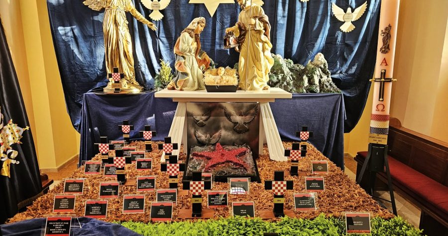 Reagiranje na šibenske “HOS-ovske jaslice”: U crkvi Gospe vanka grada Božić ne simbolizira rođenje Isusa, ovdje se oko jaslica vijore zastave mržnje i ubijanja…