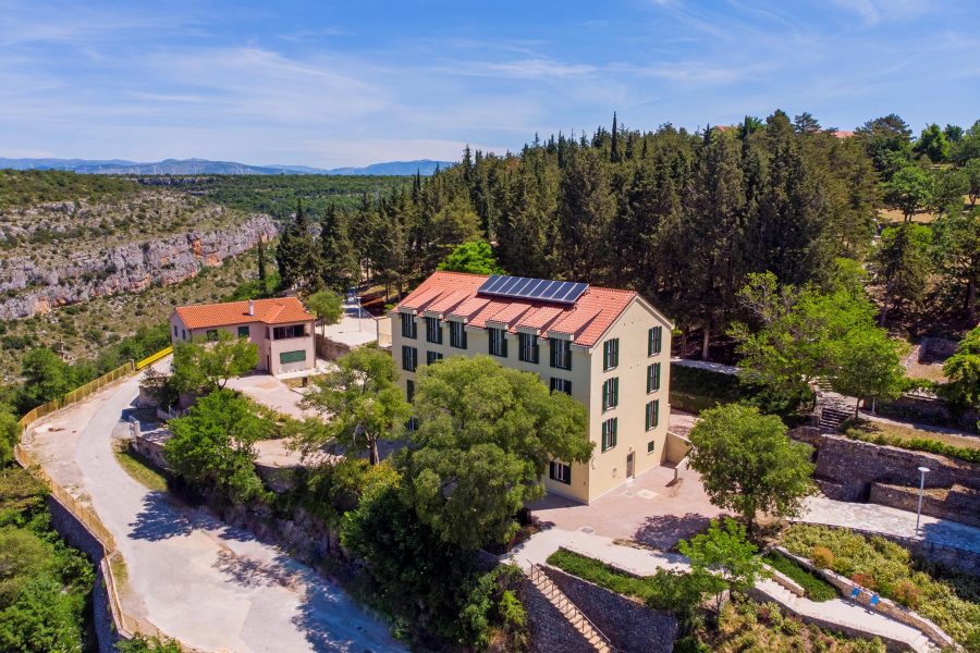 Gornji tok Krke iz prve ruke – otkrijte hostel Titius u edukativnom kampusu NP Krka u Puljanima