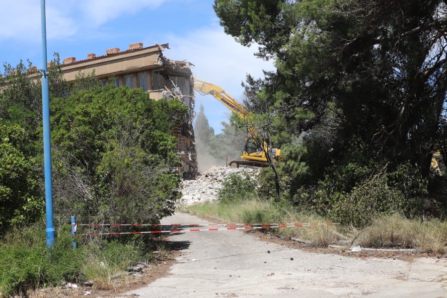 Ruši se upravna zgrada bivšeg TLM-a, nestaju simboli industrijskog Šibenika…