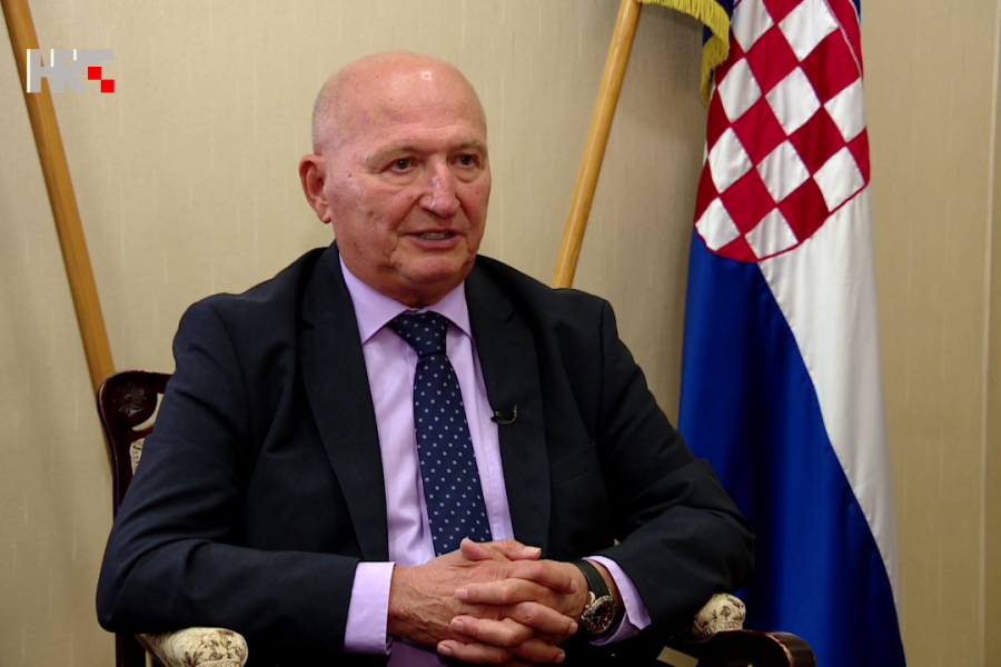Miroslav Šeparović, bivši šef Ustavnog suda na Facebooku Milanovića nazvao svinjom zrelom za Vrapče!