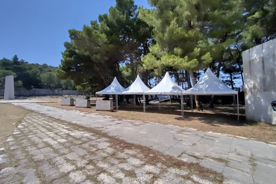 Skandalozno: Zbog Thompsonovog koncerta, Grad Šibenik iznajmio prostor Spomen parka Radi Končaru i antifašistima za 0,3 eura po metru četvornom!