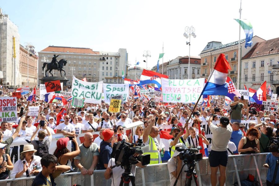 “Hodaj za Liku, hodaj za Hrvatsku”najmasovniji skup u Zagrebu od “stojedinice” 1996. : Govorili su nam da nismo hitni, a htjeli su reći da nismo bitni. Itekako smo bitni!