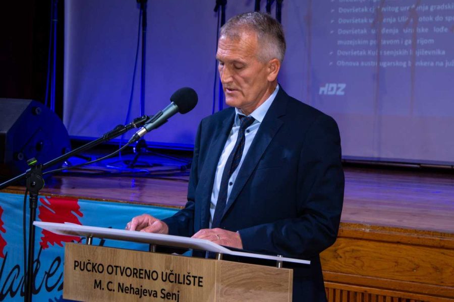 Senjski gradonačelnik Željko Tomljanović: “Vodu iz vodovoda ne pijem već 30 godina”, a Senj će, kaže, piti i dalje ono što je pio… ( ?! )